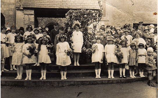 Winnifred Horrell – 1930 (Front row, third from Right is Joan Bourne, who married Eddie Elllis and ran The Dairy for many years) 